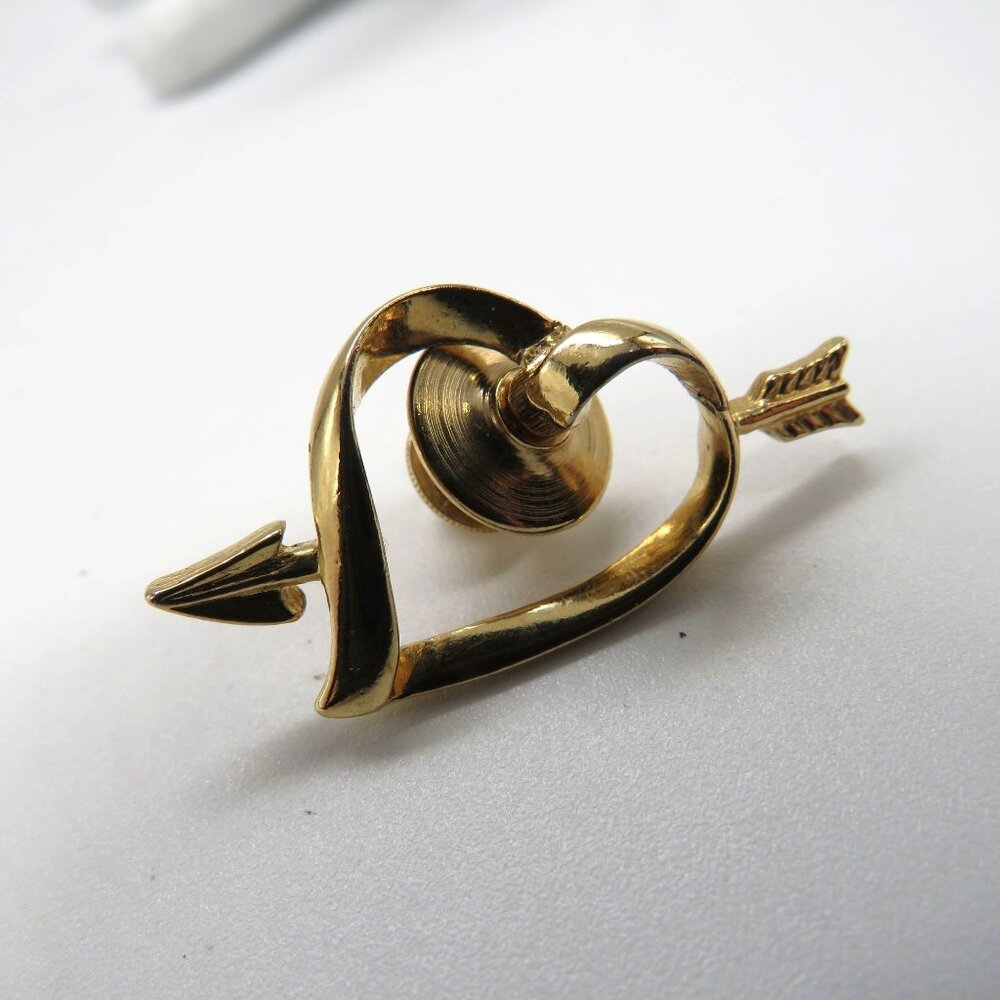 Vintage Avon Heart Arrow‎ Lapel Pin Gold Tone  Lightweight Brooch Love
